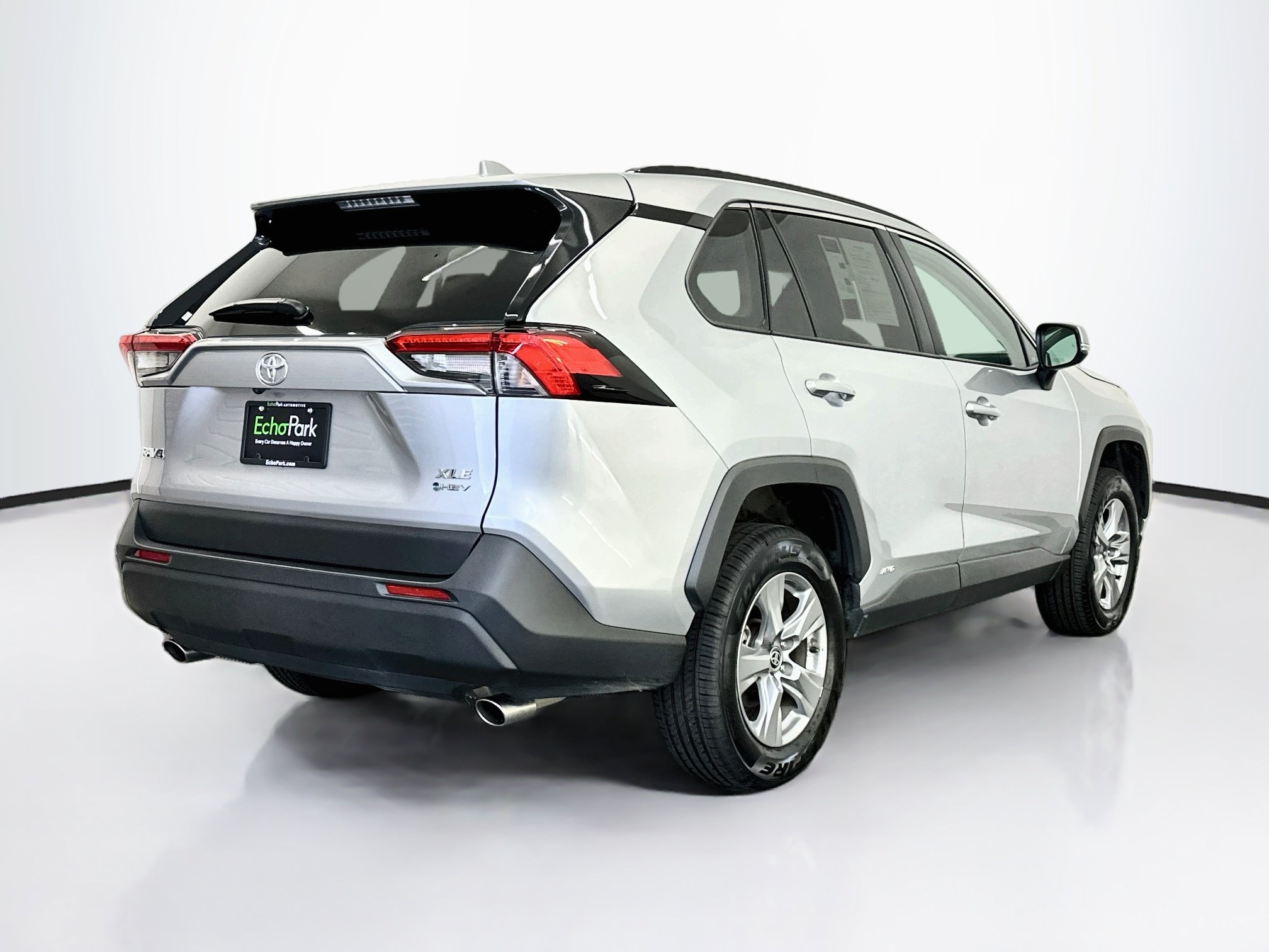 Used 2025 Toyota RAV4 XLE AWD/4WD image 9