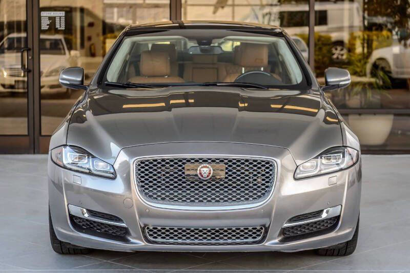 Used 2017 Jaguar XJ R-Sport image 2