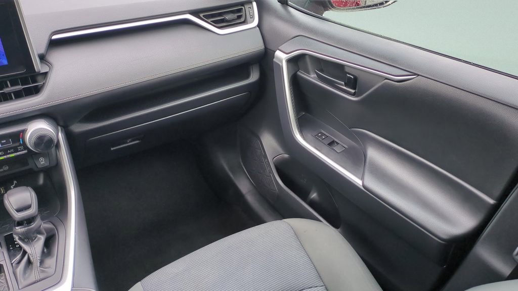 Used 2024 Toyota RAV4 LE image 23