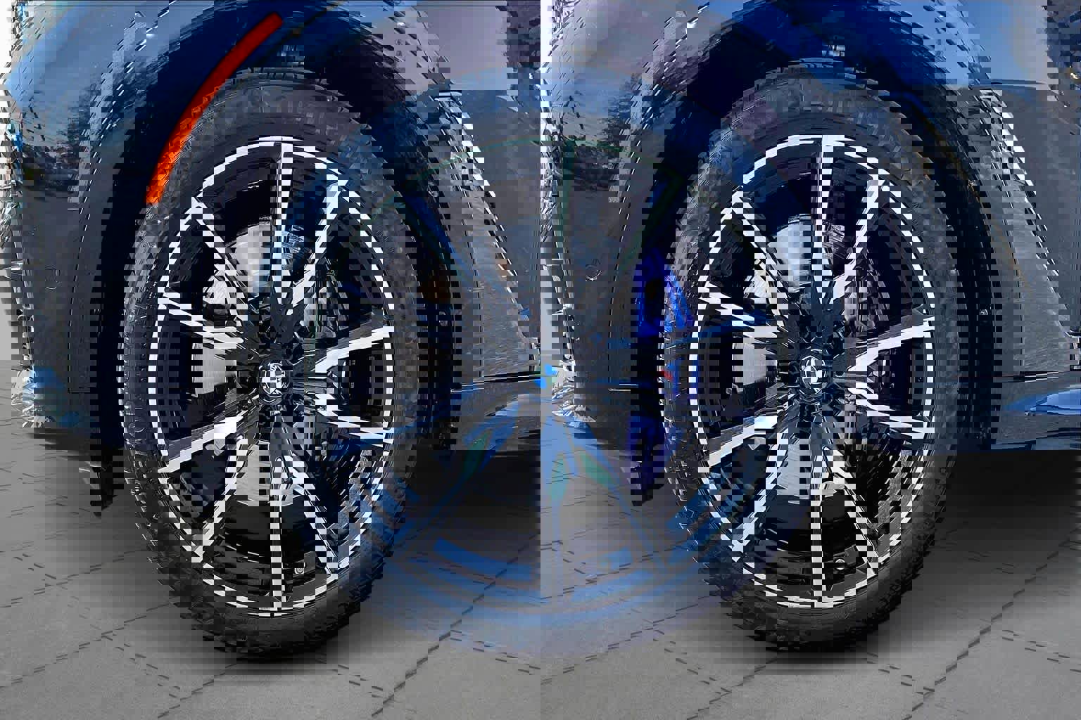 Used 2019 BMW X7 xDrive50i w/ M Sport Package image 11