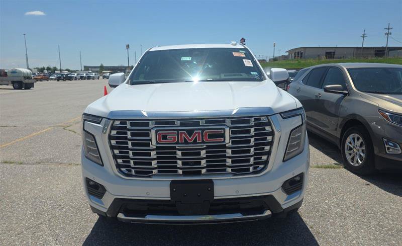 Used 2025 GMC Yukon XL Denali AWD/4WD image 4