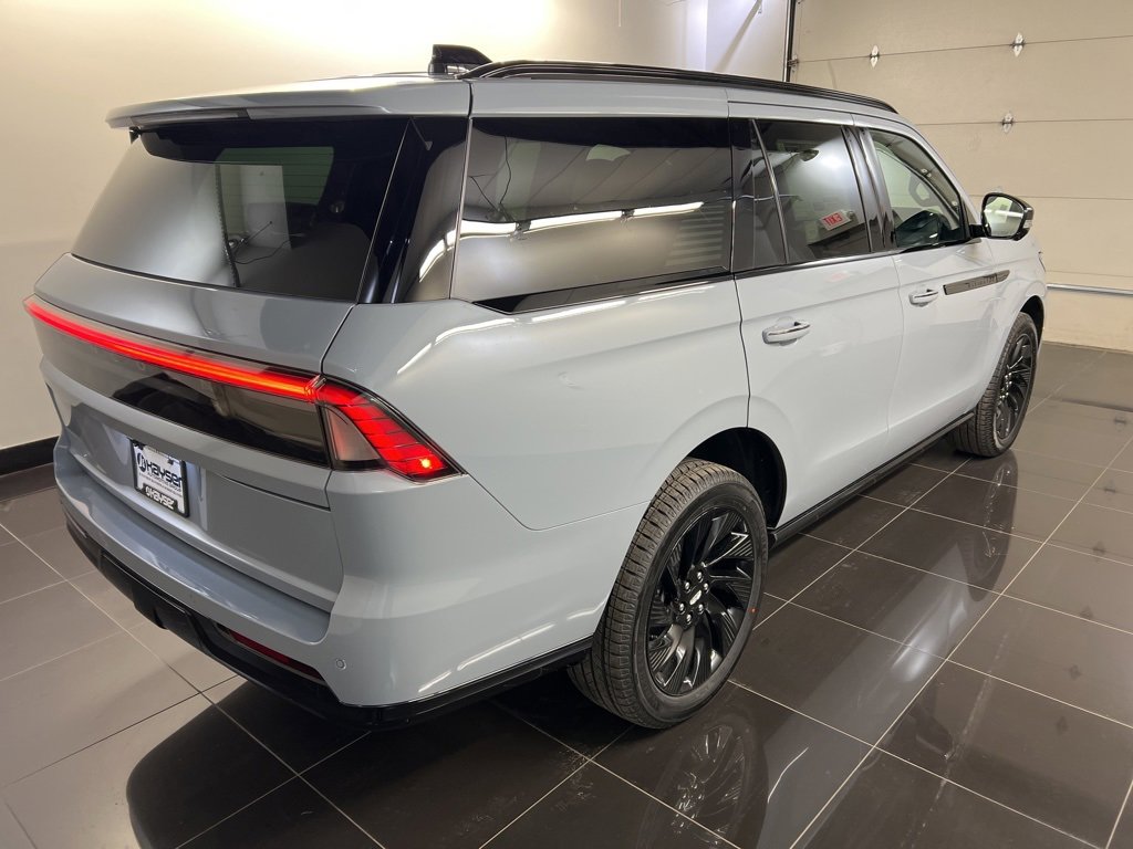 New 2026 Lincoln Navigator Reserve image 6