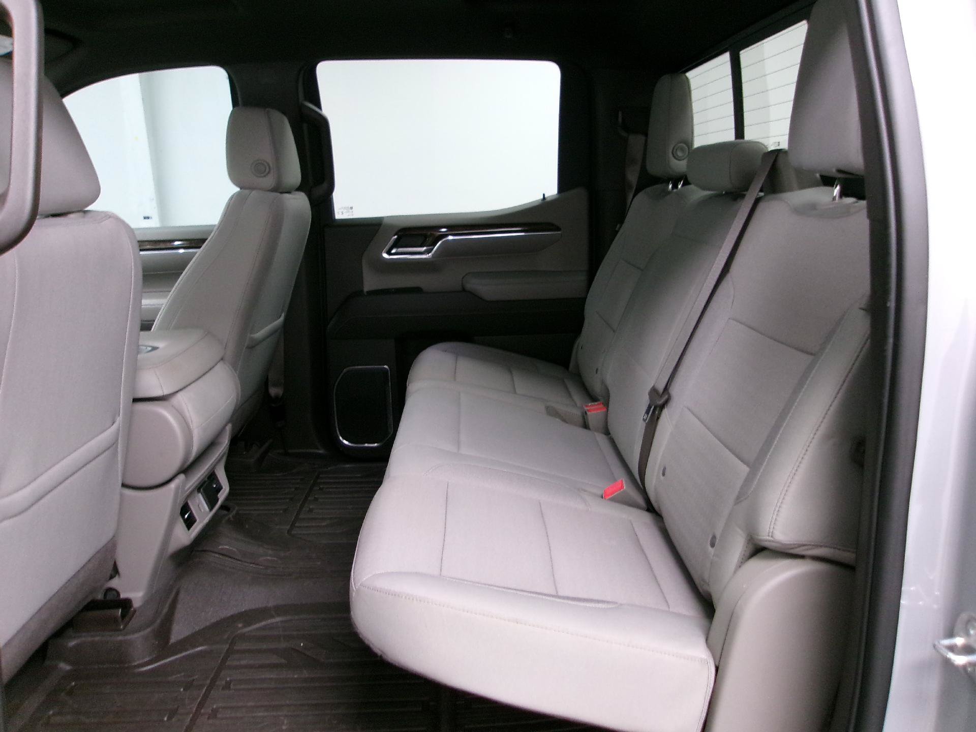 Used 2024 GMC Sierra 1500 SLE w/ Preferred Package AWD/4WD image 9