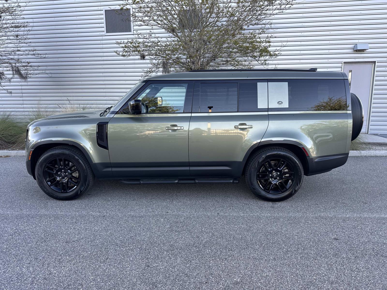 Certified 2024 Land Rover Defender 130 S image 2