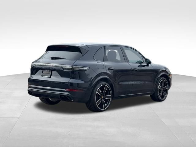 Used 2022 Porsche Cayenne Platinum Edition w/ Premium Package Plus image 7
