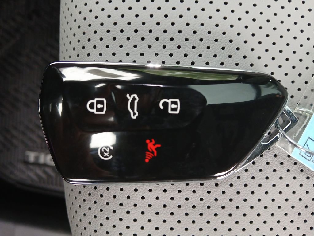 New 2026 Volkswagen Tiguan SE R-Line image 28