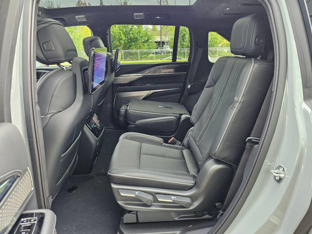 New 2026 Cadillac Escalade IQ Sport 2 w/ LPO, ONYX Package AWD/4WD image 17