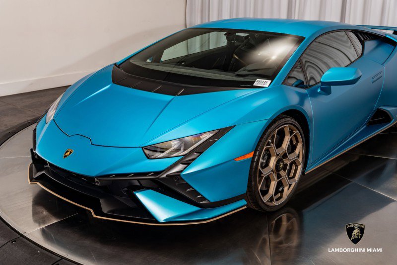 Used 2024 Lamborghini Huracan Tecnica image 8