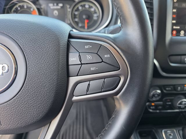 Used 2019 Jeep Cherokee Latitude Plus w/ Comfort/Convenience Group FWD image 30