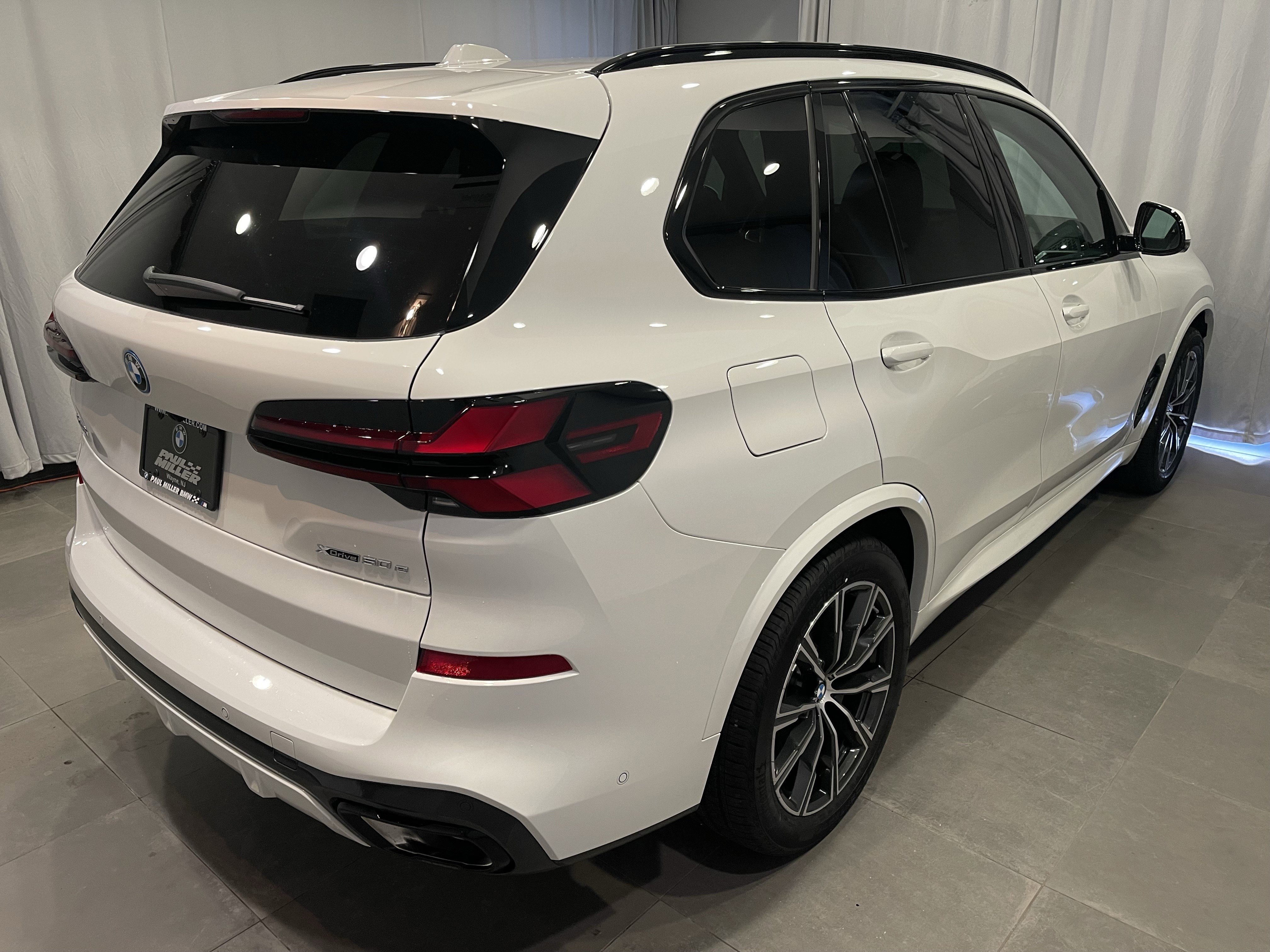 New 2026 BMW X5 xDrive50e w/ M Sport Package AWD/4WD image 6