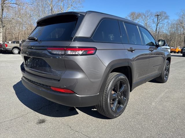 Used 2023 Jeep Grand Cherokee Altitude AWD/4WD image 4