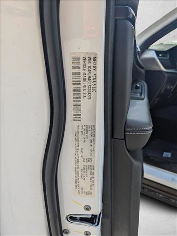 New 2025 Jeep Grand Cherokee Altitude image 17