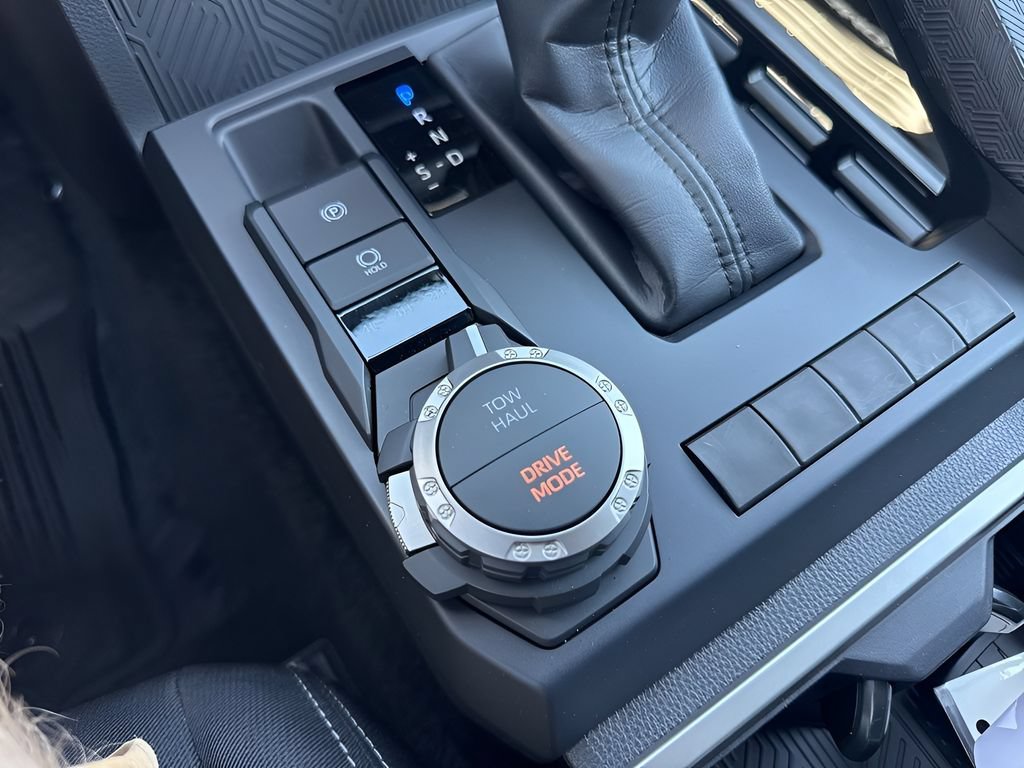 Used 2025 Toyota Tacoma TRD Sport AWD/4WD image 21