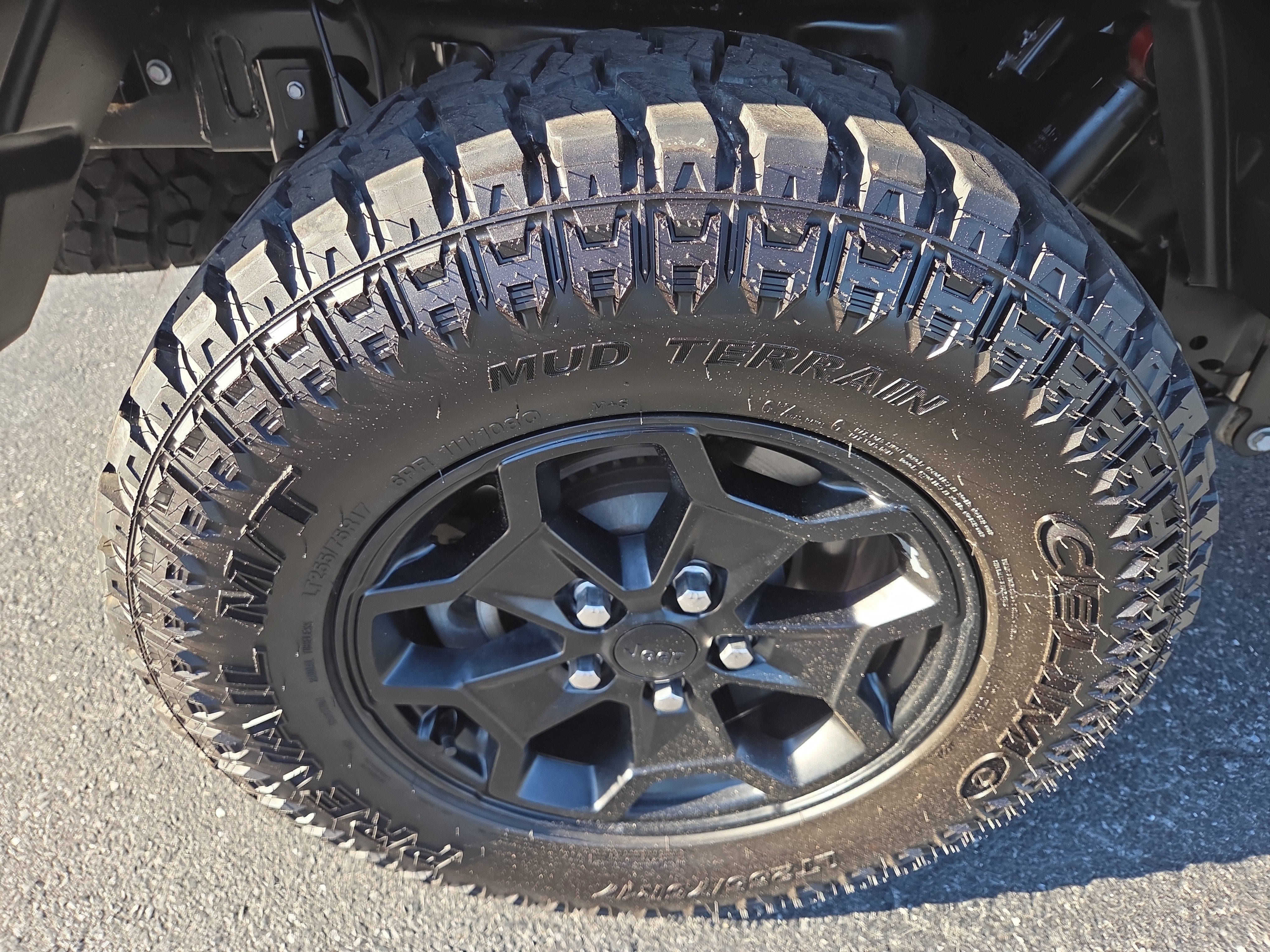 Certified 2022 Jeep Gladiator Overland AWD/4WD image 11