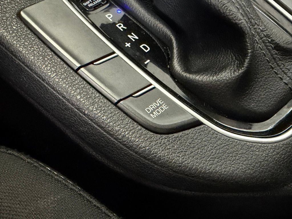 Used 2020 Hyundai Elantra GT FWD image 28