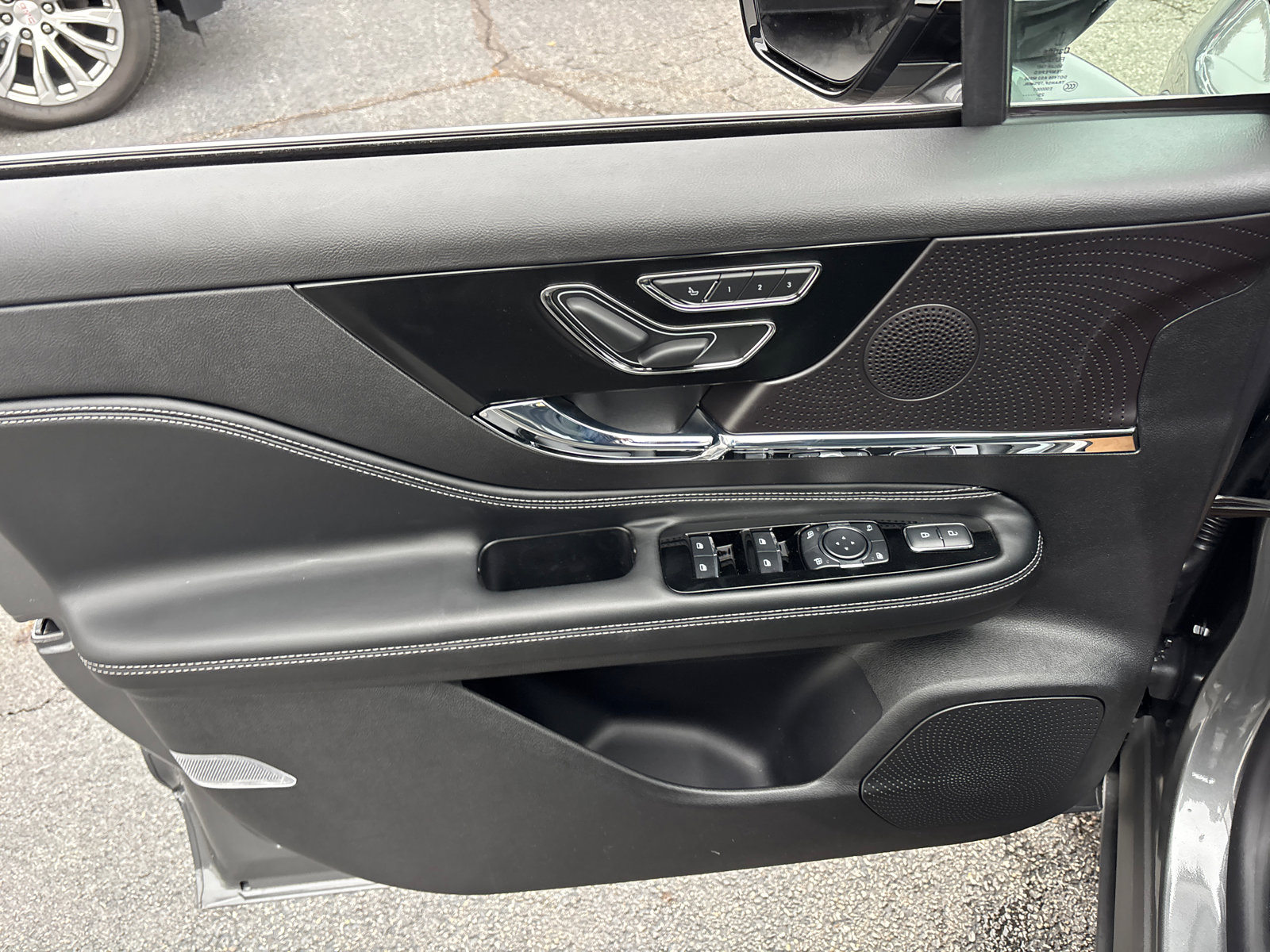 New 2026 Lincoln Corsair Premiere image 11