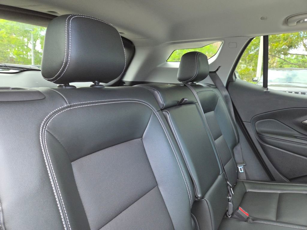 Used 2024 GMC Terrain SLT image 14