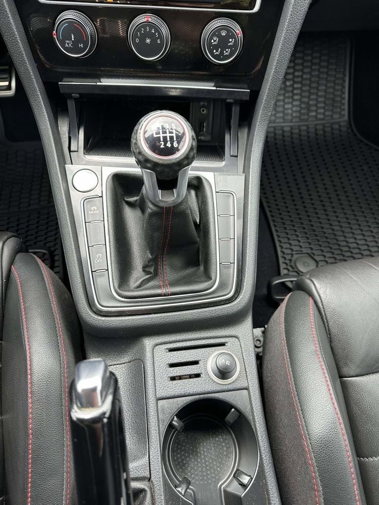 Used 2016 Volkswagen GTI SE FWD image 17
