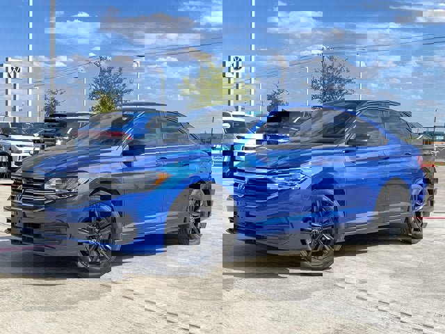 Used 2023 Volkswagen Jetta SE w/ Panoramic Sunroof Package image 1