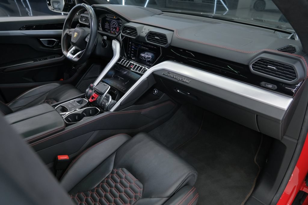 Used 2021 Lamborghini Urus AWD/4WD image 43