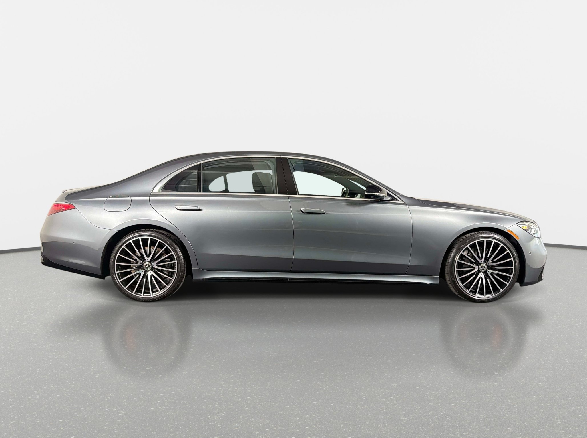 Used 2022 Mercedes-Benz S 580 4MATIC Sedan image 2