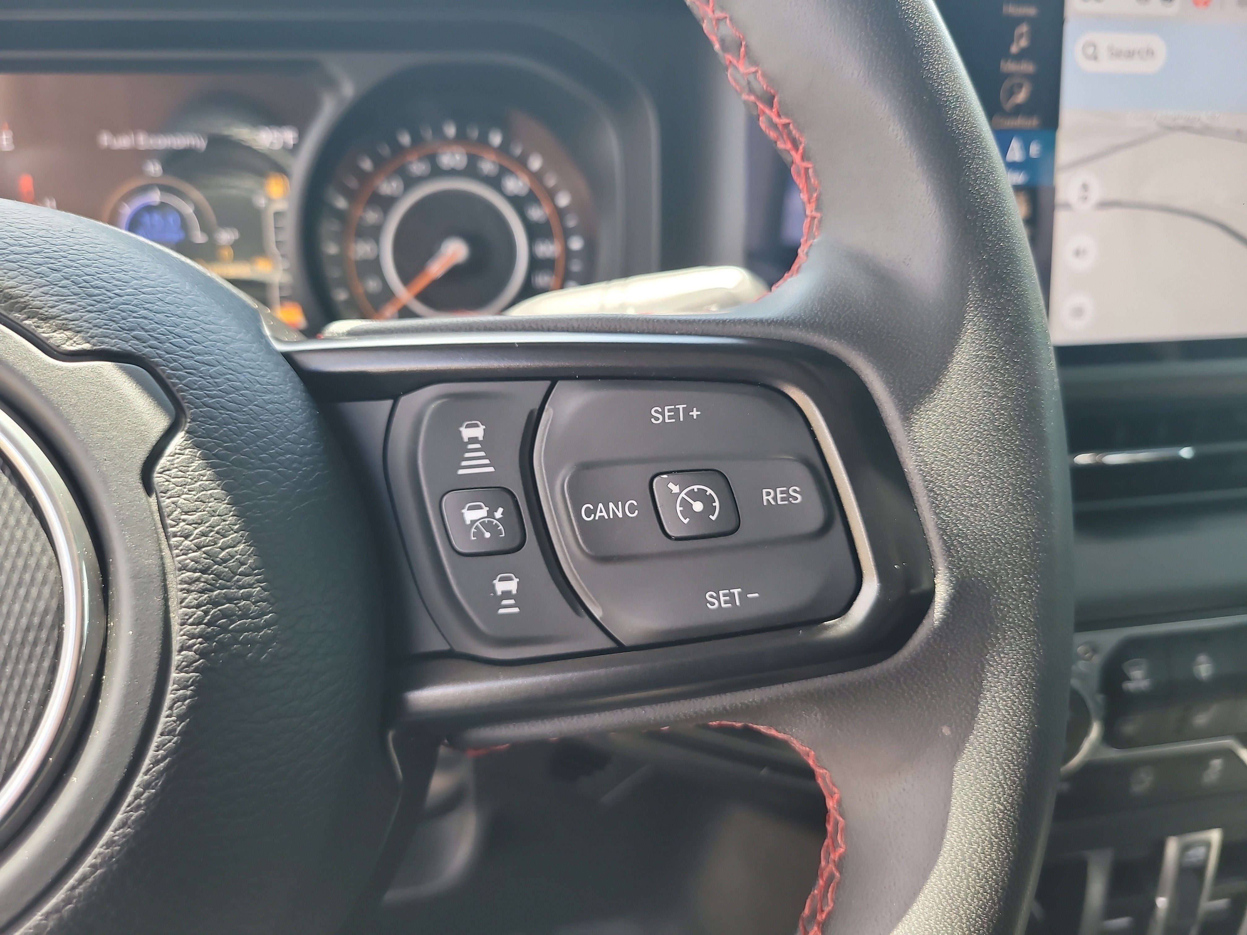 Used 2024 Jeep Gladiator Rubicon w/ Technology Group AWD/4WD image 28