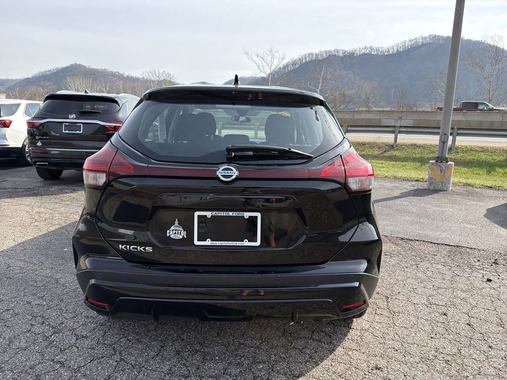 Used 2021 Nissan Kicks S FWD image 10
