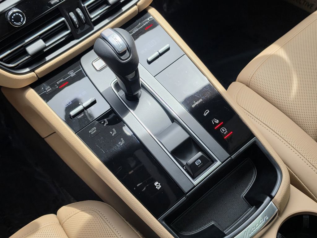 Certified 2025 Porsche Macan image 25