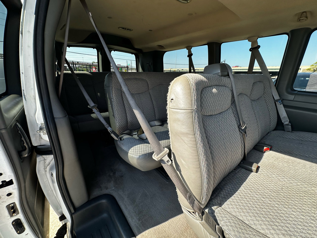 Used 2006 Chevrolet Express 3500 Passenger w/ LT Preferred Equipment Group image 41