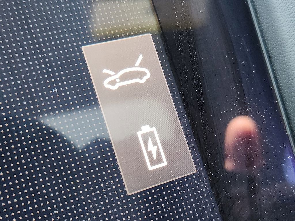 Certified 2025 Porsche Taycan Turbo image 23