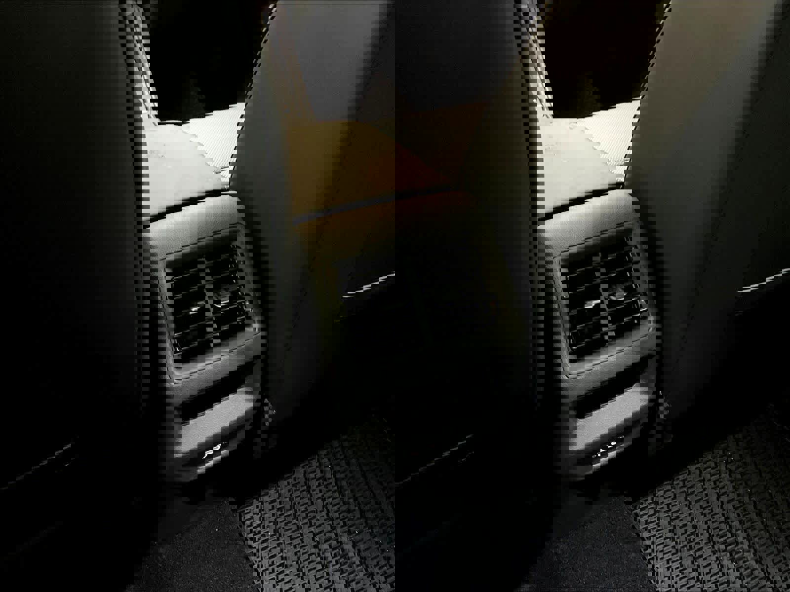 New 2026 Volkswagen Tiguan SE R-Line image 16