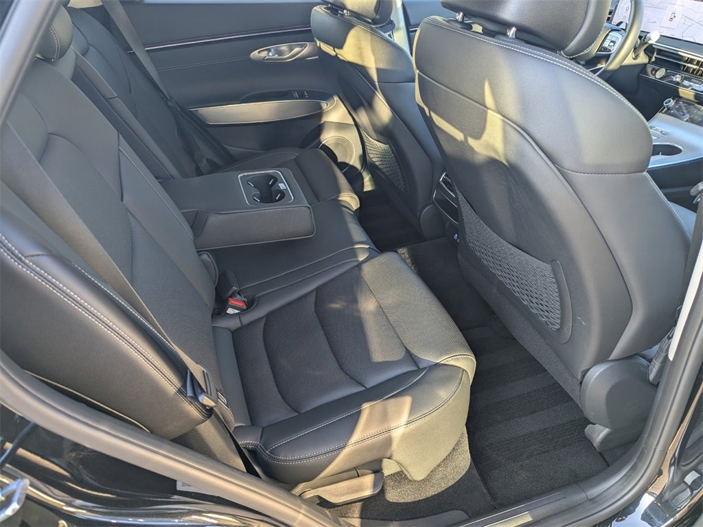 Used 2026 Genesis GV70 2.5T Select image 14