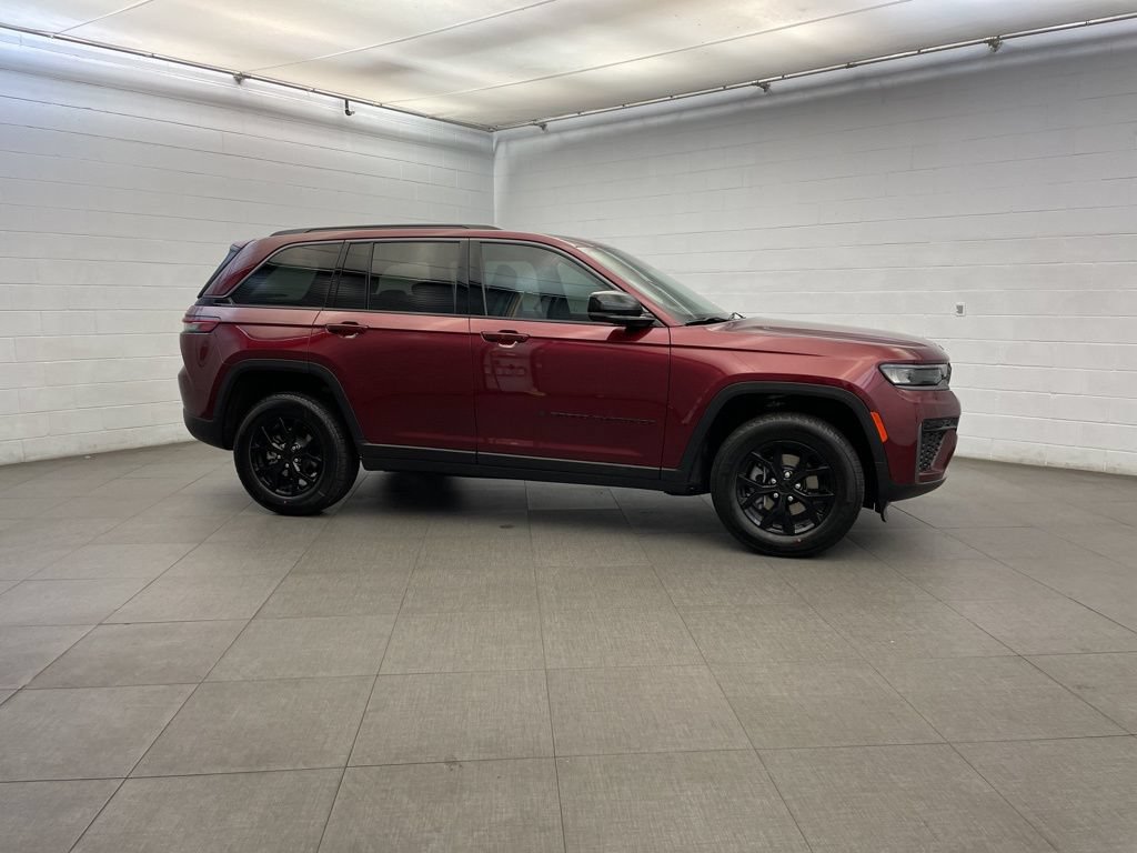New 2026 Jeep Grand Cherokee Altitude AWD/4WD image 2