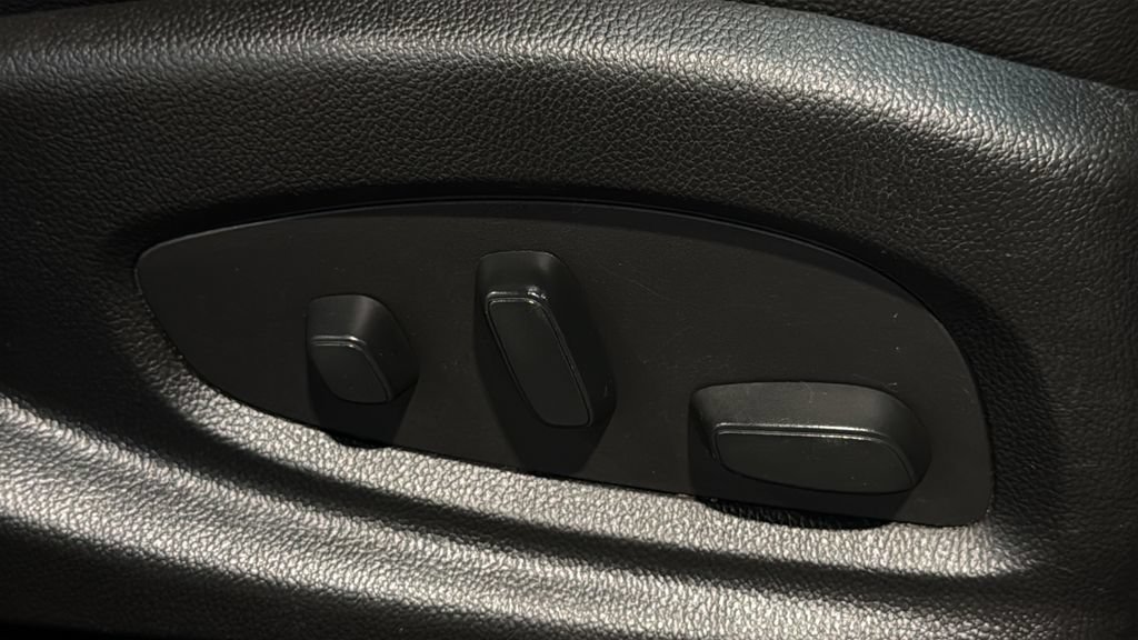 Used 2018 Chevrolet Impala Premier FWD image 13