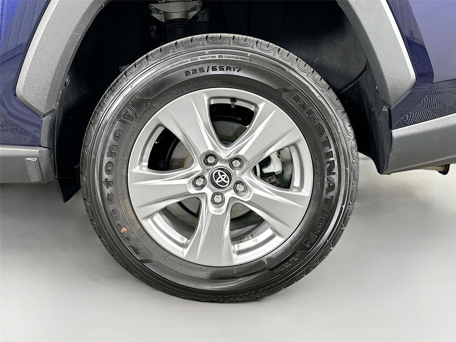 Certified 2025 Toyota RAV4 XLE AWD/4WD image 28