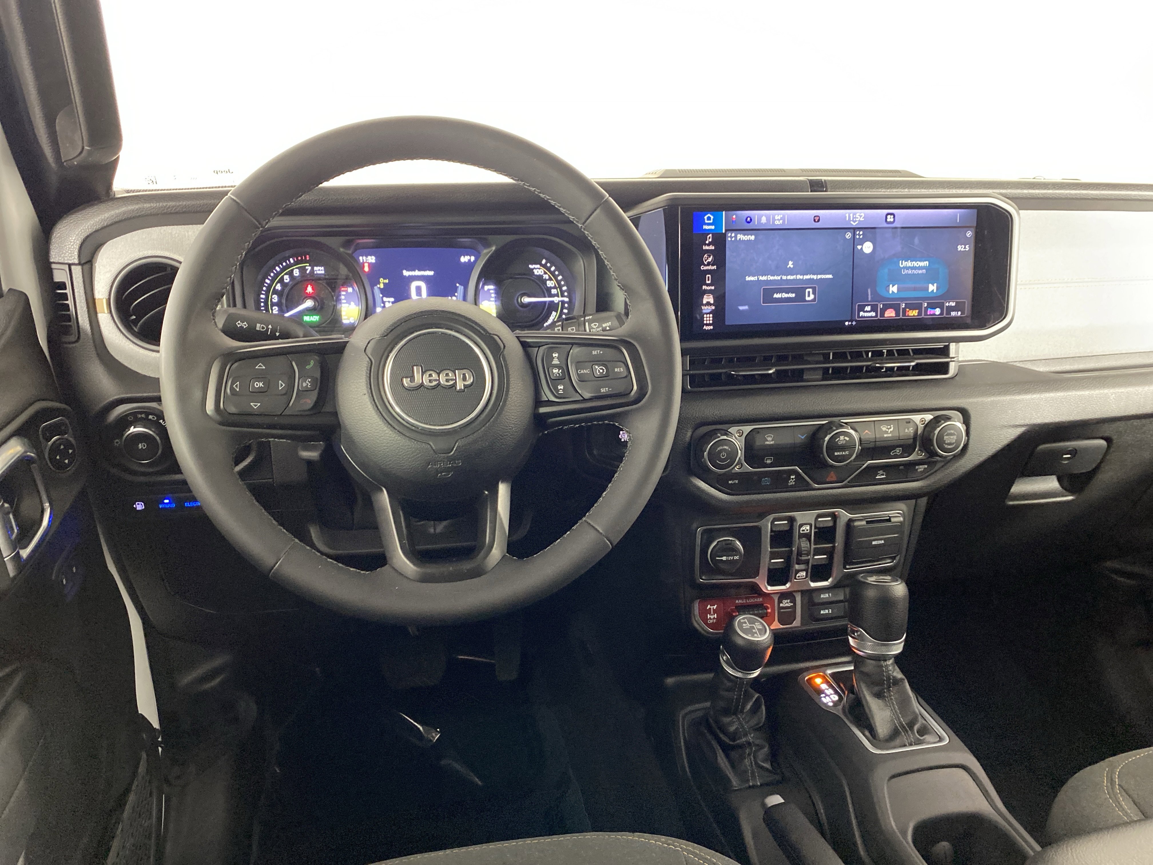 Used 2025 Jeep Wrangler Willys AWD/4WD image 19