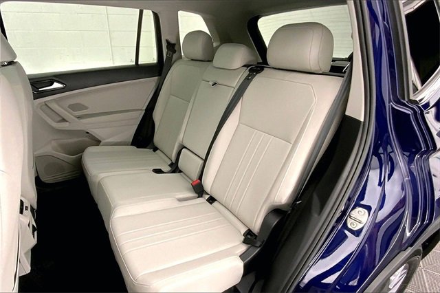 Used 2023 Volkswagen Tiguan SE w/ Panoramic Sunroof Package image 26