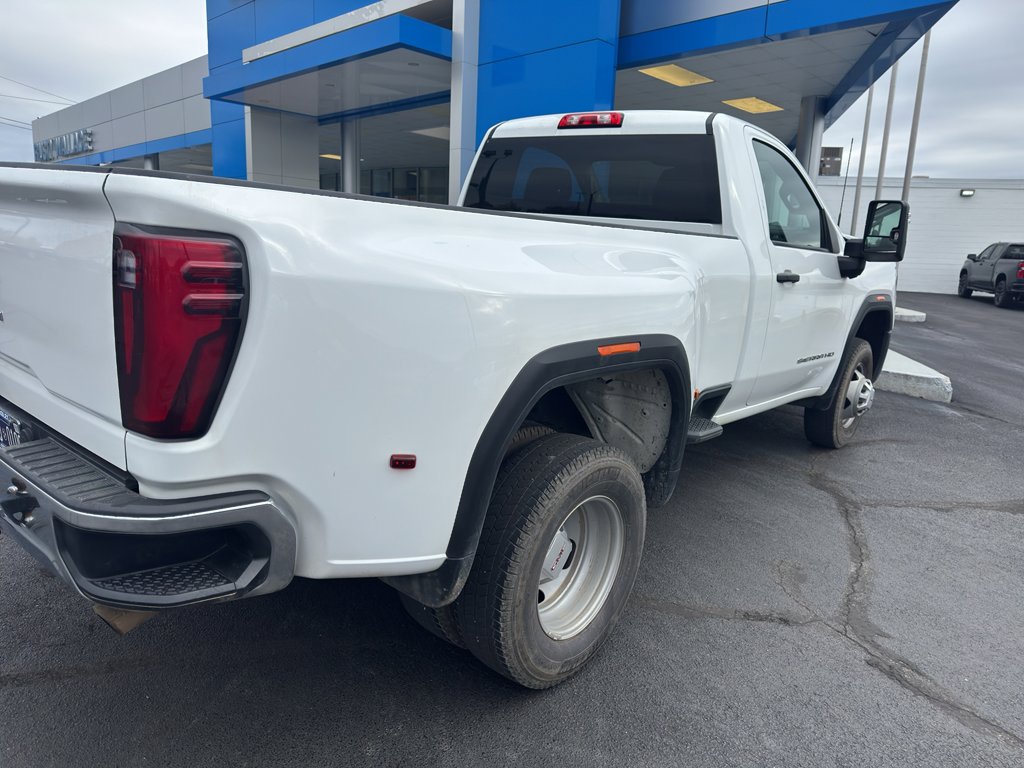Used 2024 GMC Sierra 3500 Pro w/ Convenience Package image 3
