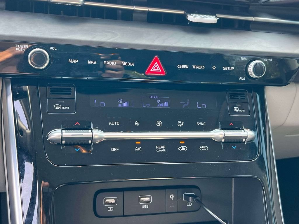 Certified 2023 Kia Carnival EX FWD image 28