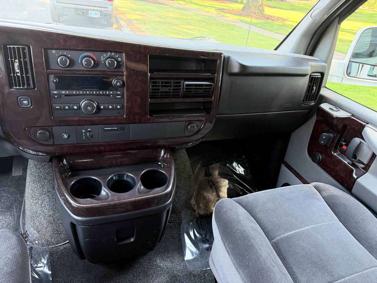 Used 2011 GMC Savana 1500 AWD image 16