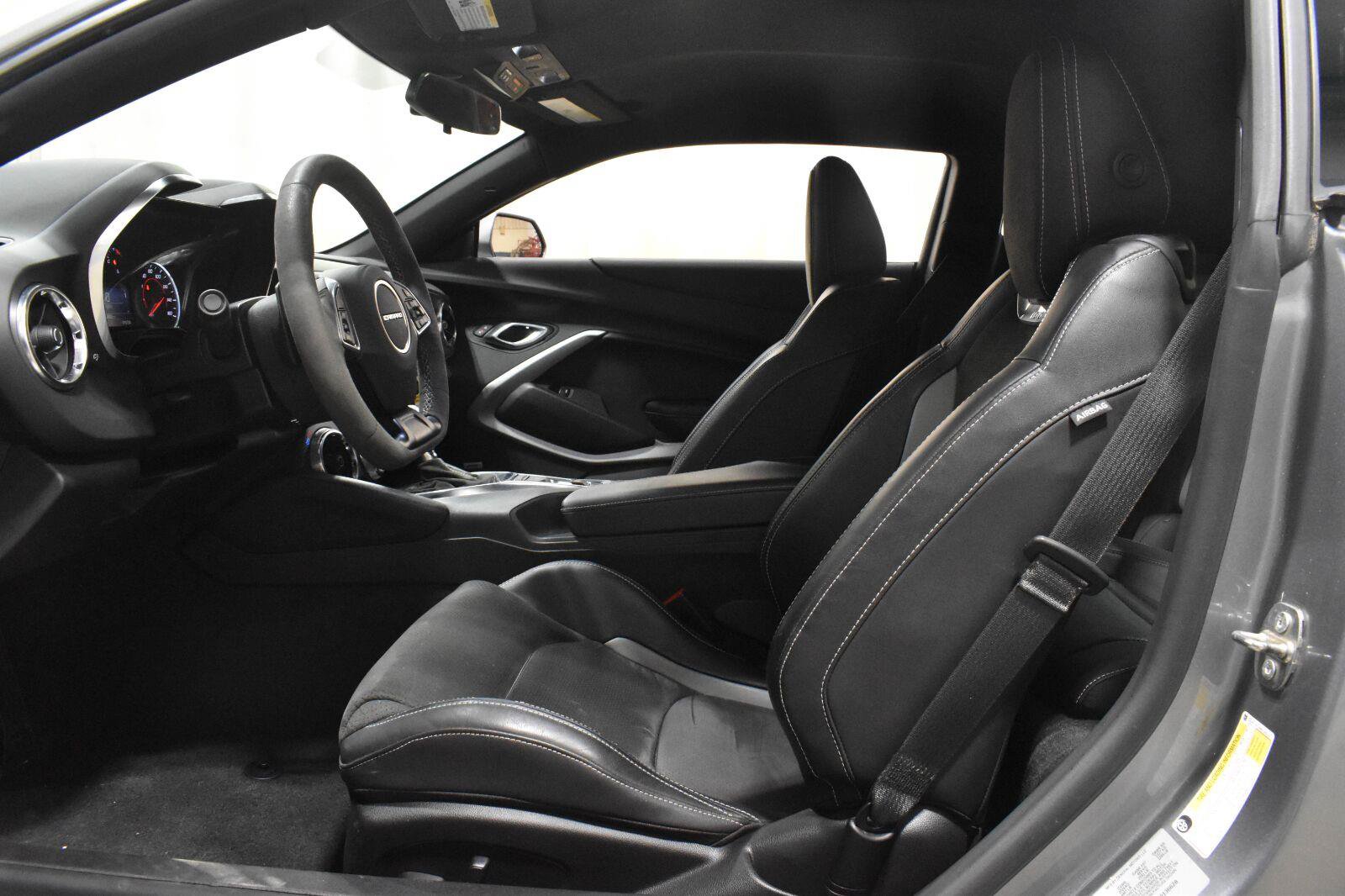 Used 2021 Chevrolet Camaro LT RWD image 3