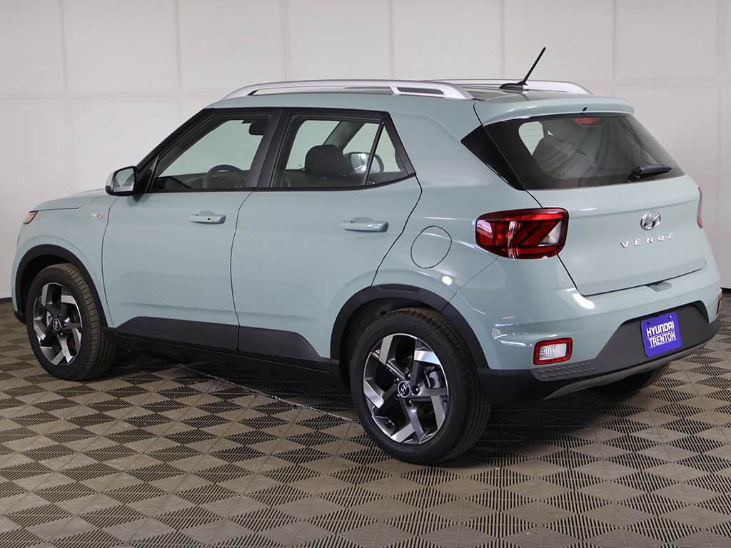Certified 2026 Hyundai Venue SEL FWD image 8