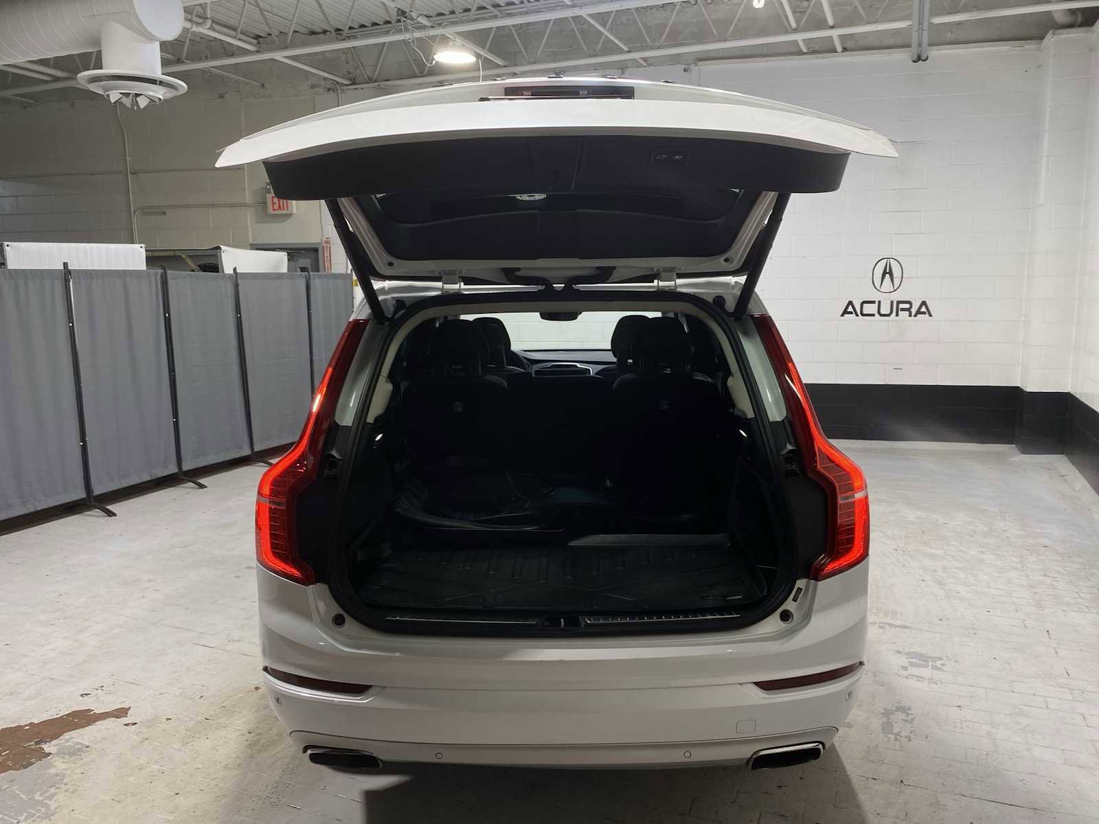 Used 2017 Volvo XC90 T6 Momentum w/ Vision Package image 19