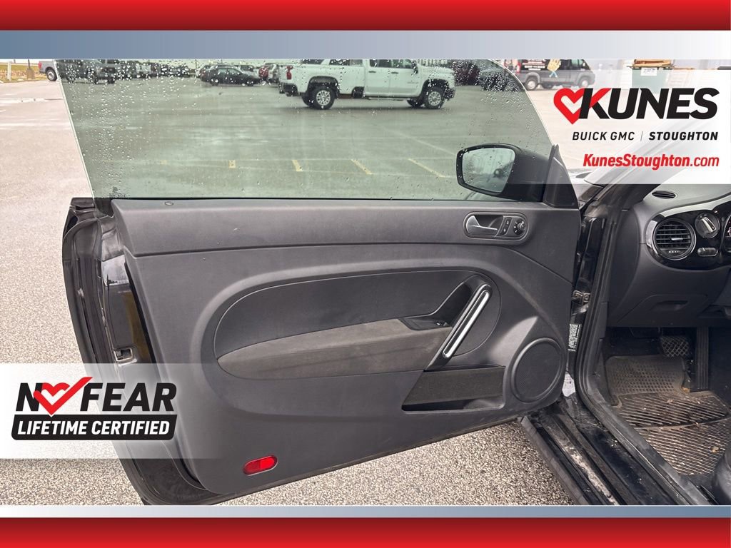 Used 2018 Volkswagen Beetle 2.0T S FWD image 32