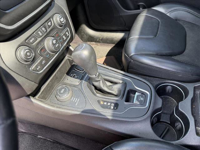 Used 2019 Jeep Cherokee Latitude Plus w/ Comfort/Convenience Group AWD/4WD image 20