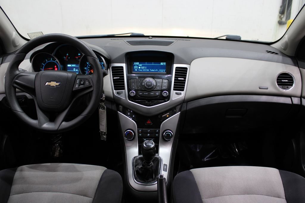 Used 2014 Chevrolet Cruze LS image 24