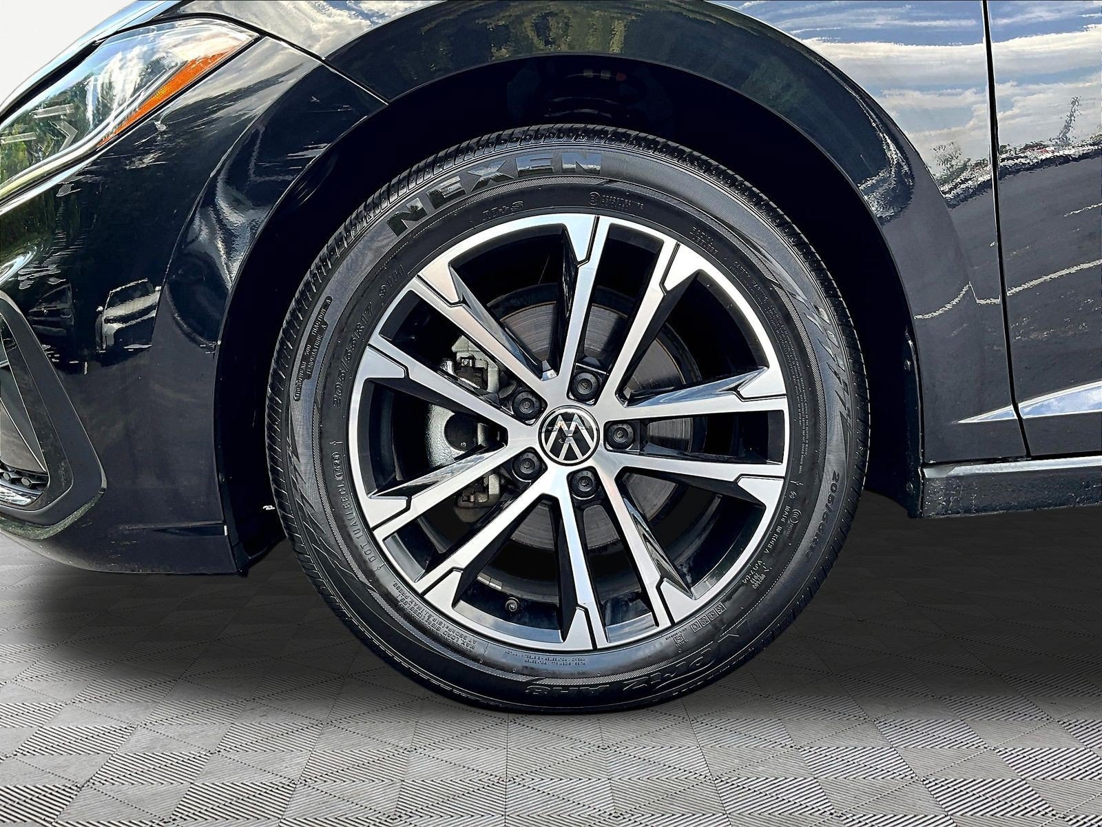 Used 2025 Volkswagen Jetta Sport FWD image 32