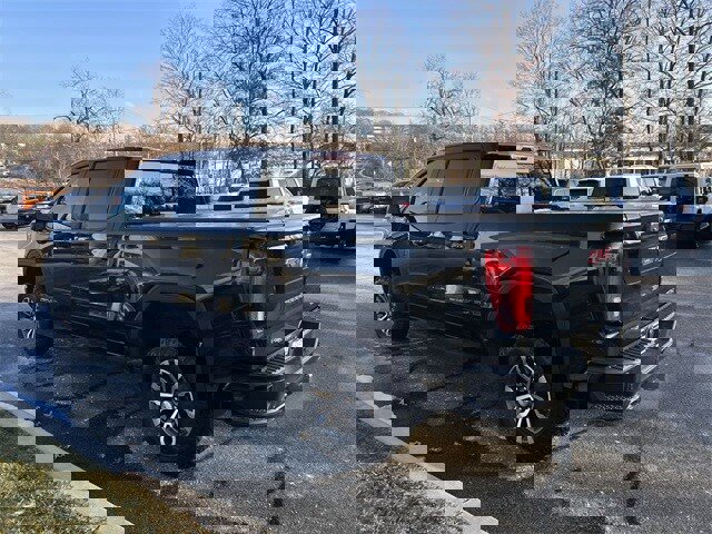 Used 2022 GMC Sierra 1500 AT4 w/ AT4 Premium Package image 6