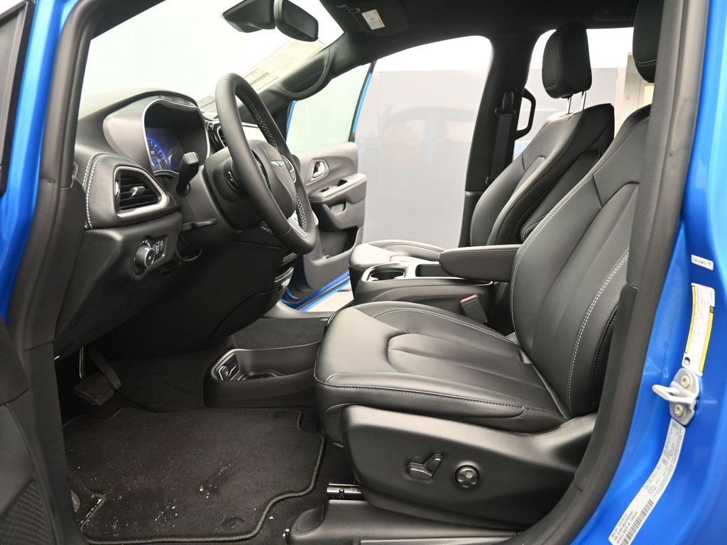 New 2026 Chrysler Pacifica Select image 10
