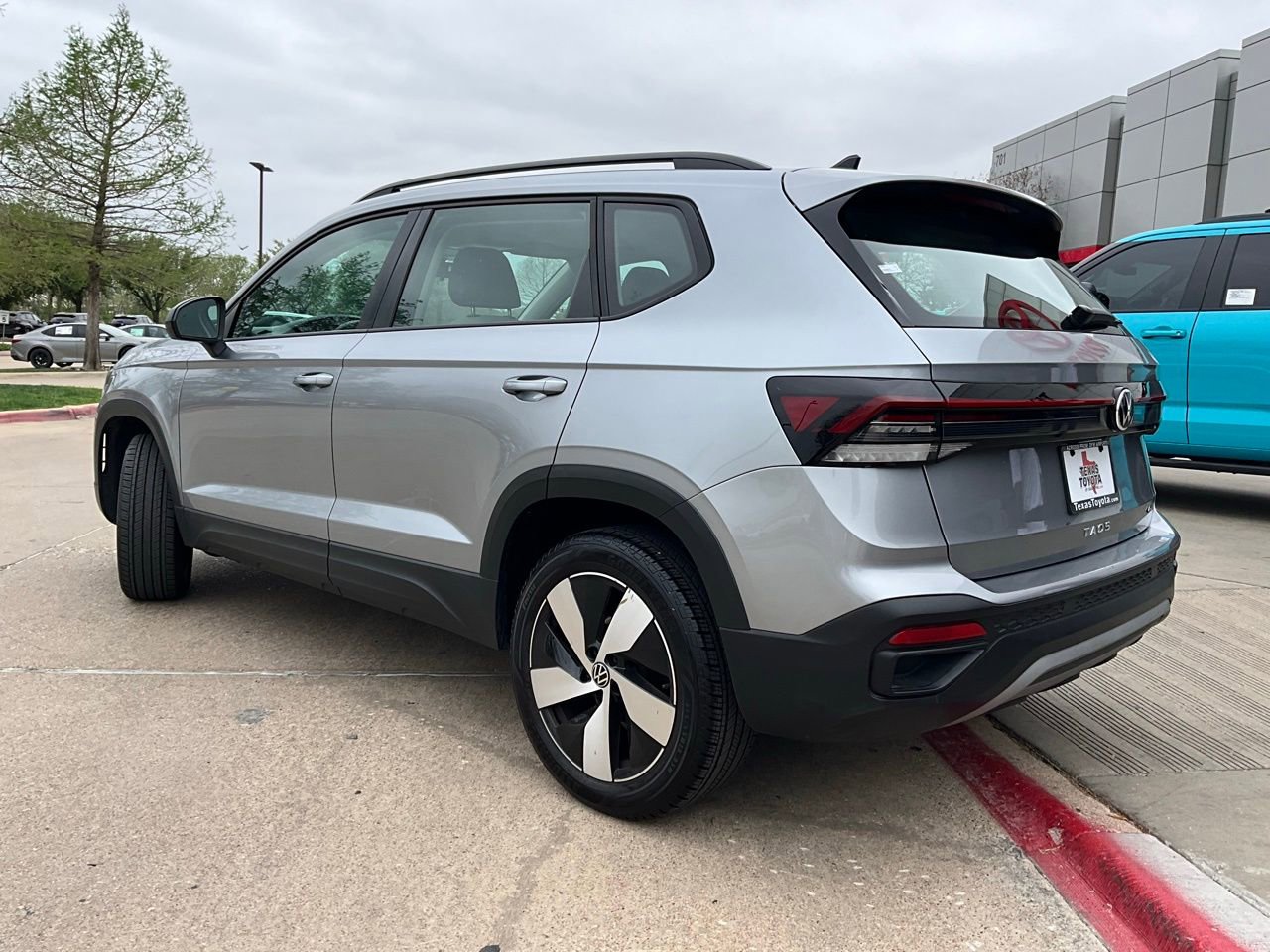 Used 2025 Volkswagen Taos S AWD/4WD image 8